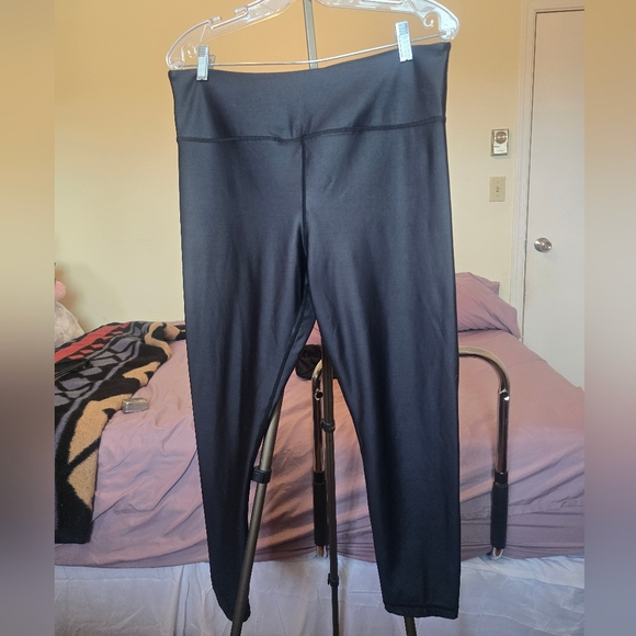 Zyia Black High-Waist Leggings with Crescent Accent 23 Inseam 16 Waist - Picture 3 of 4